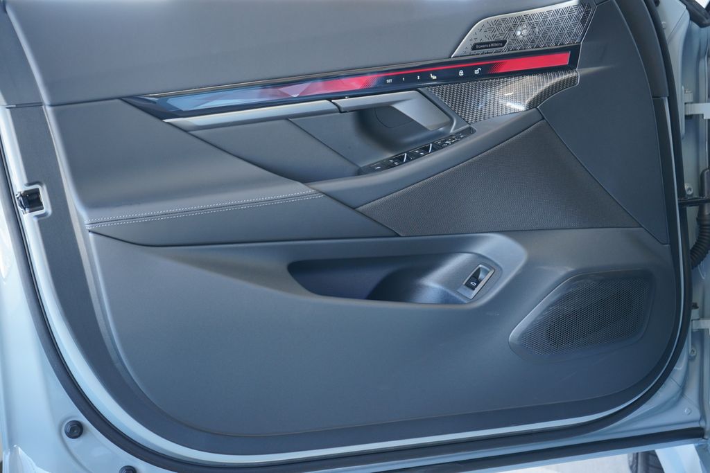 Thumbnail: 2026 BMW M5 - 11