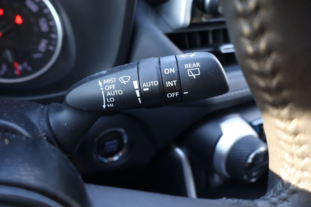Thumbnail: 2020 Toyota RAV4 - 23
