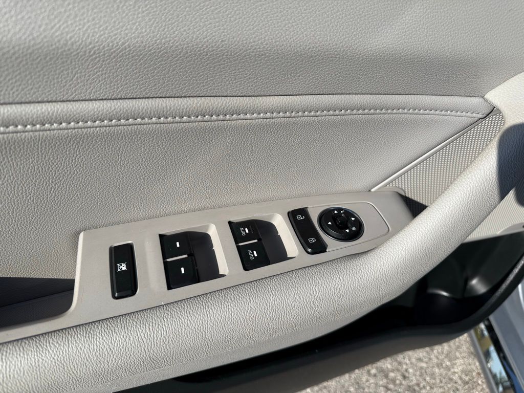 Thumbnail: 2016 Hyundai Sonata - 12