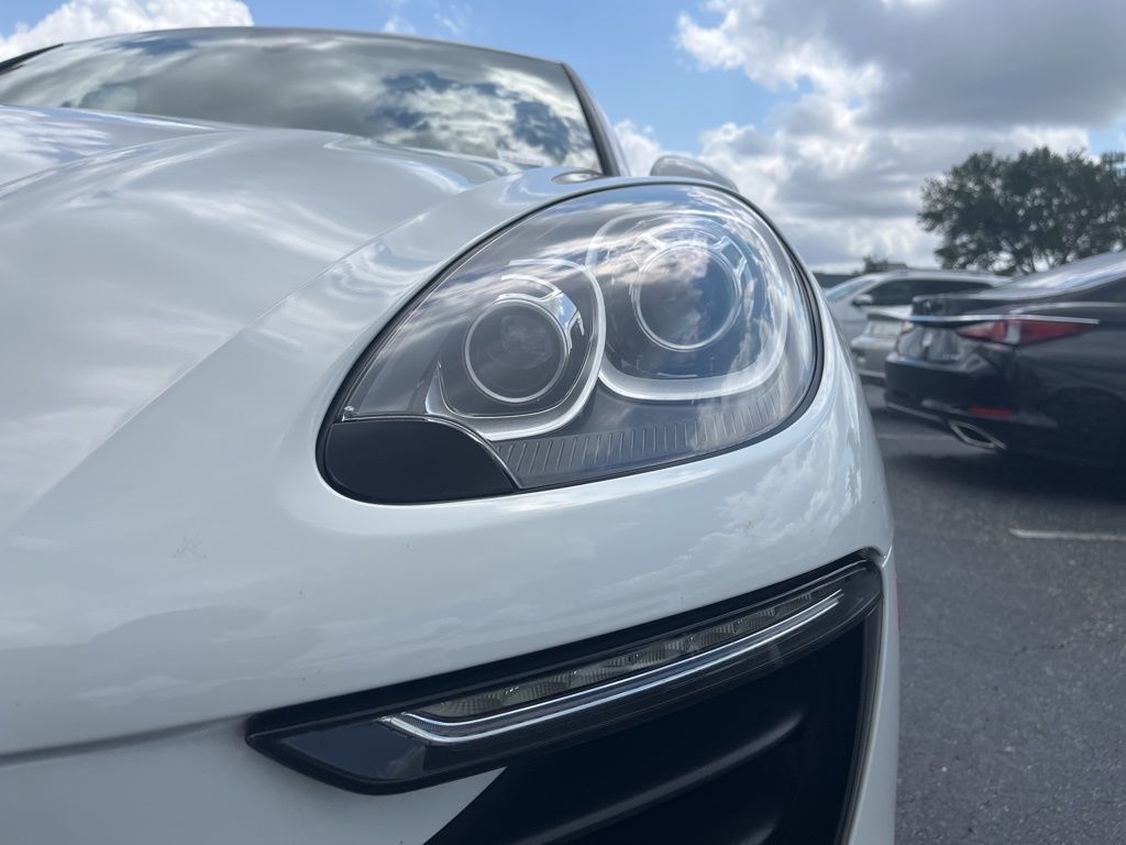 Thumbnail: 2017 Porsche Macan - 17