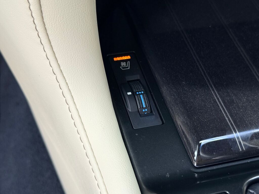 Thumbnail: 2023 Lexus GX - 8