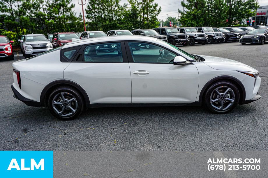 Used 2025 White Kia LXS image 8