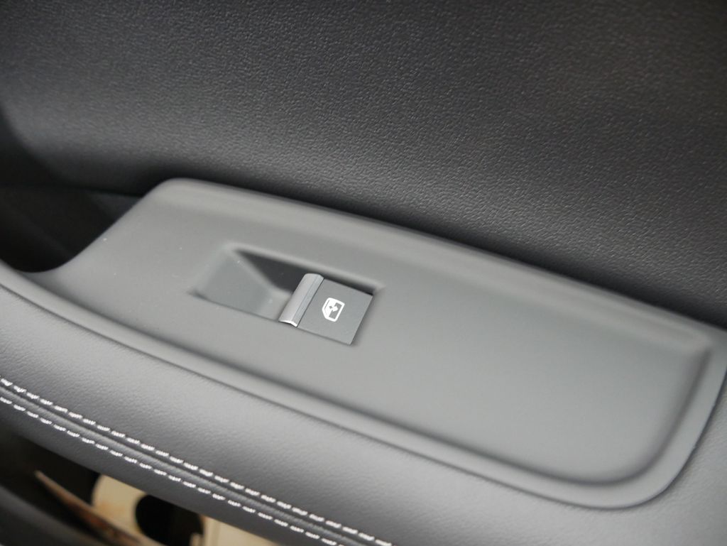 Thumbnail: 2026 Audi Q8 - 30