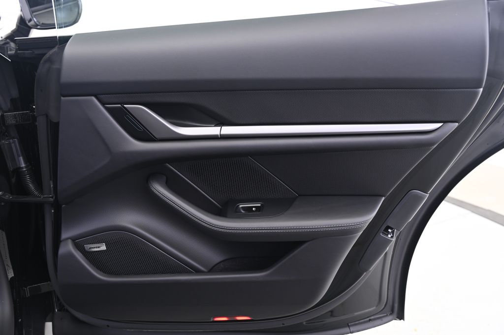 Thumbnail: 2025 Porsche Taycan - 17