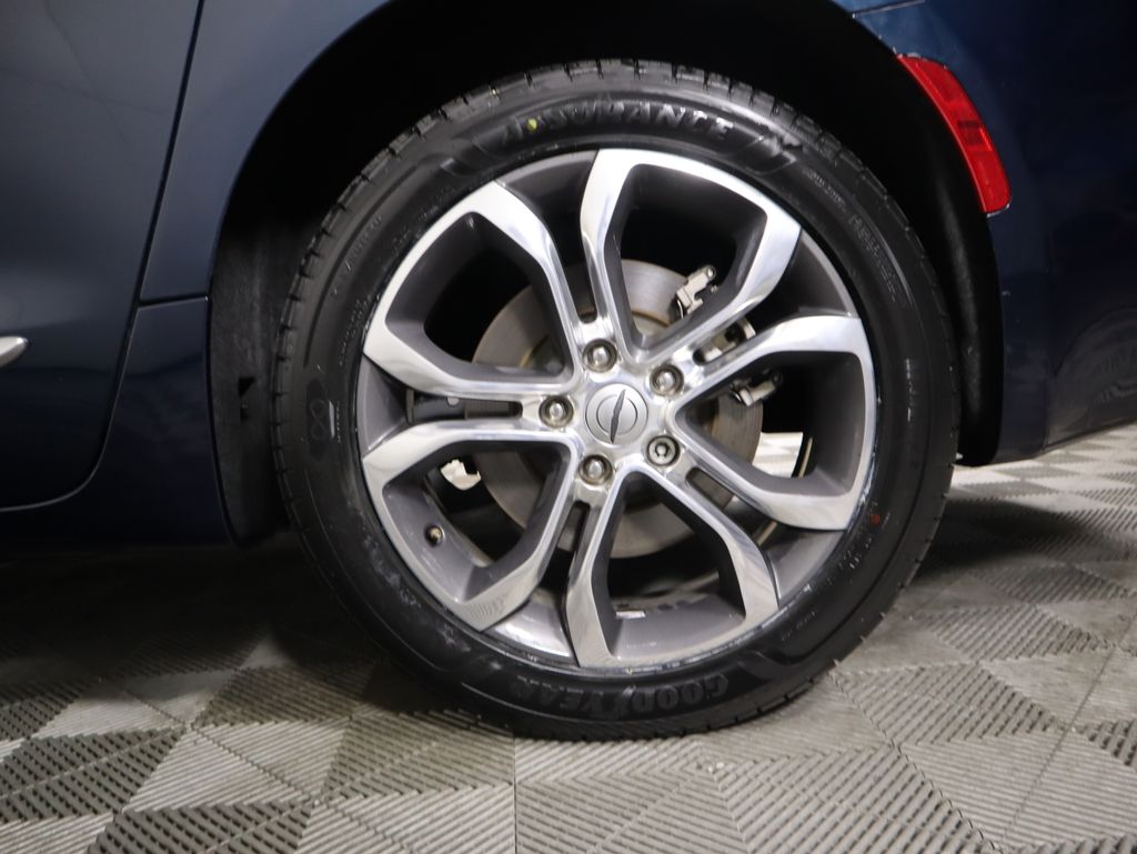 Thumbnail: 2022 Chrysler Pacifica - 29