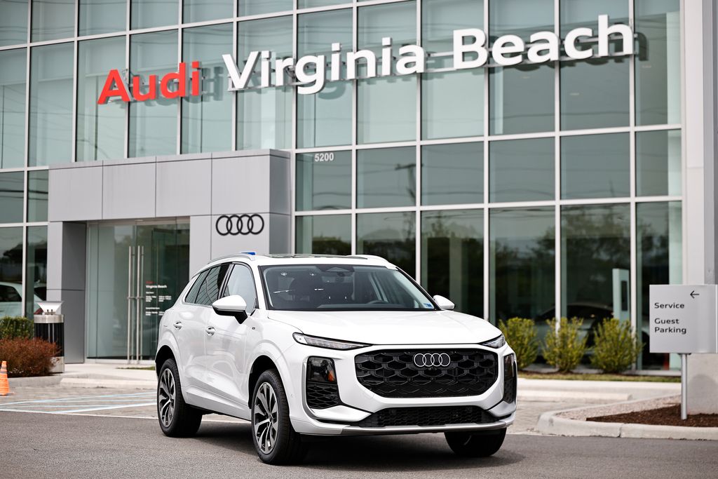 Glacier White Metallic 2026 Audi Q3 SUV / Crossover All-Wheel Drive 7-Speed Automatic