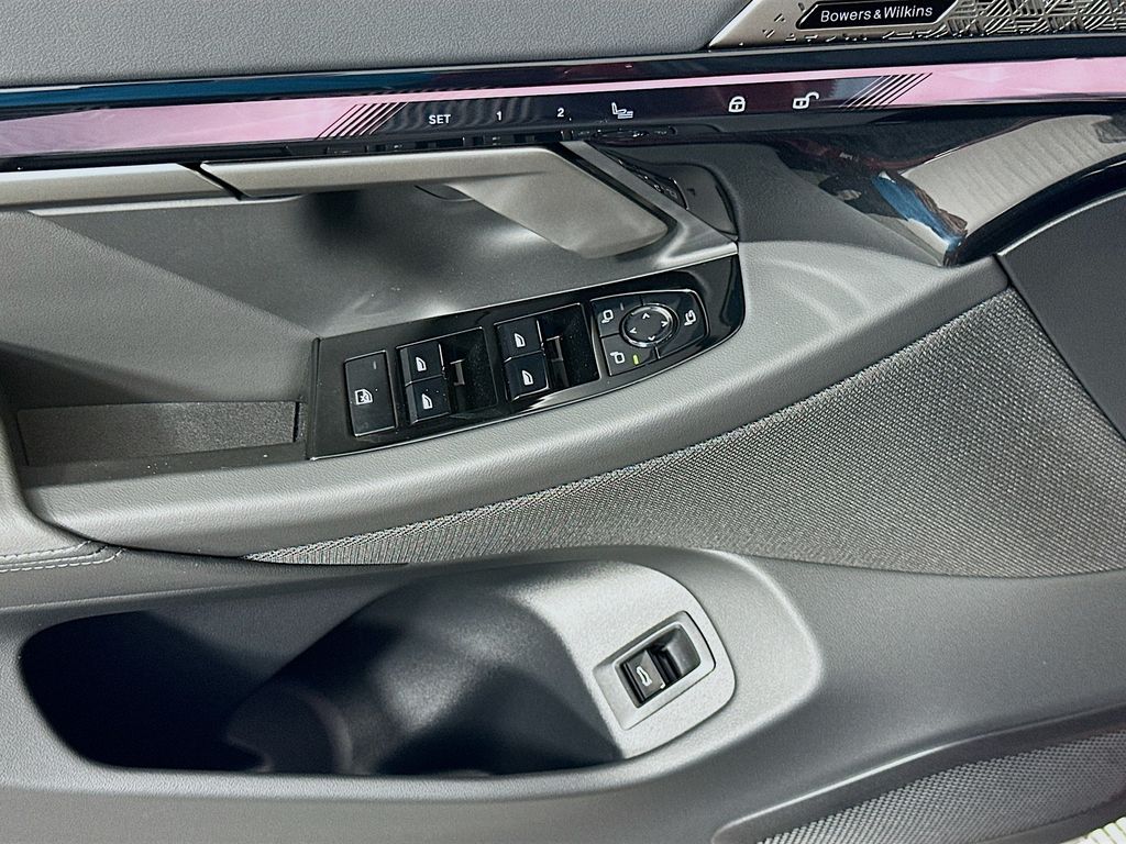 Thumbnail: 2027 BMW 5 Series - 20