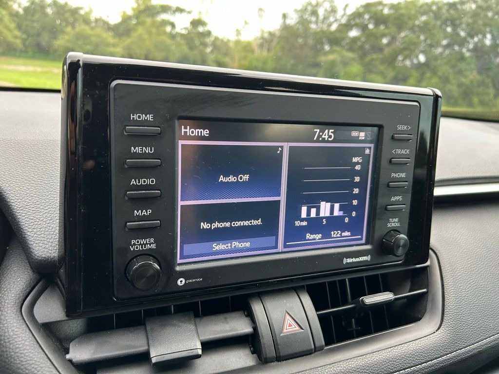 2022 Toyota RAV4 LE 23
