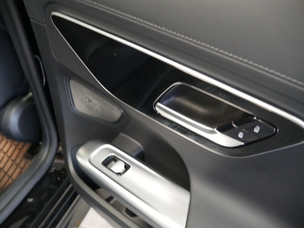 Thumbnail: 2023 Mercedes-Benz C-Class - 30