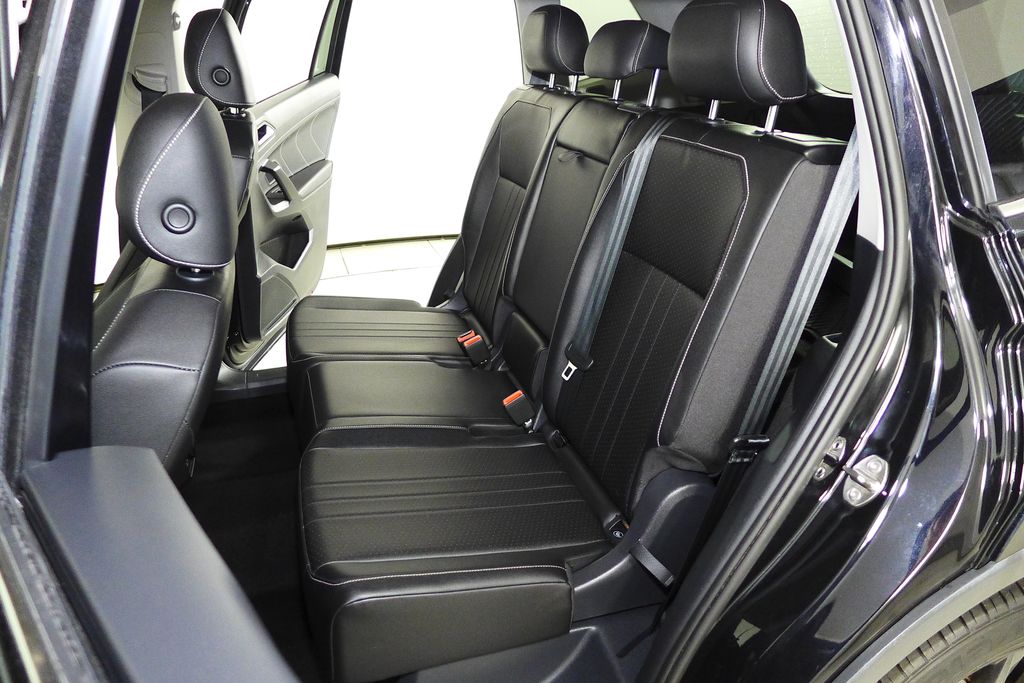 Thumbnail: 2023 Volkswagen Tiguan - 20