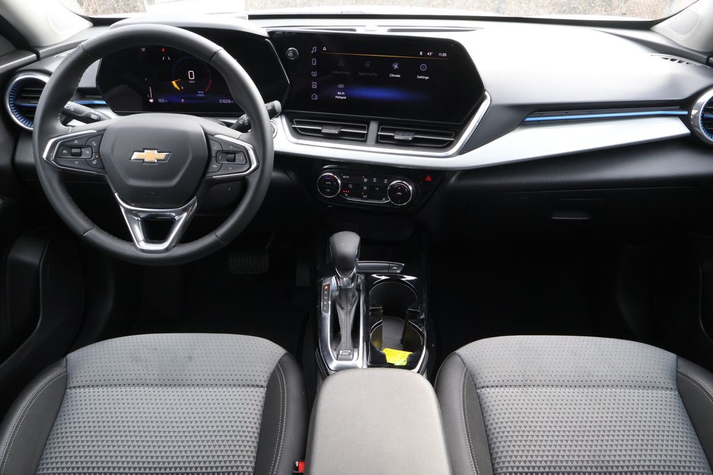 Thumbnail: 2025 Chevrolet Trax - 17