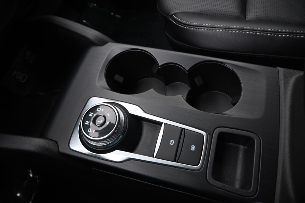 Used 2025  Ford Platinum image 33