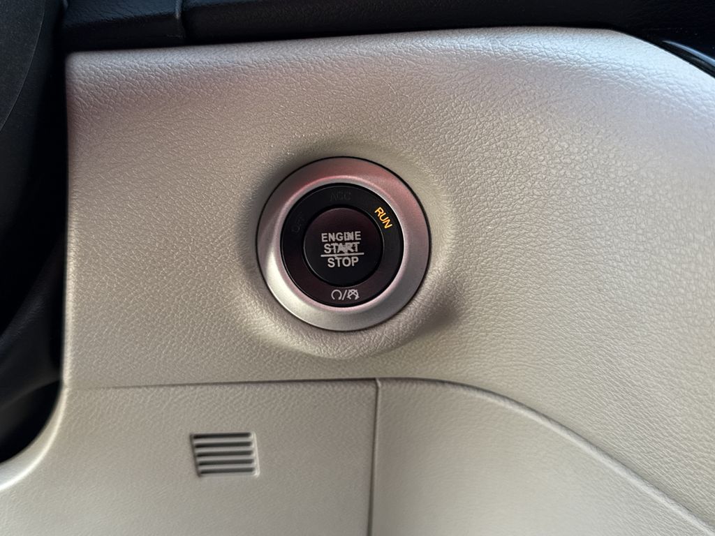 Used 2022 Chrysler Pacifica Van