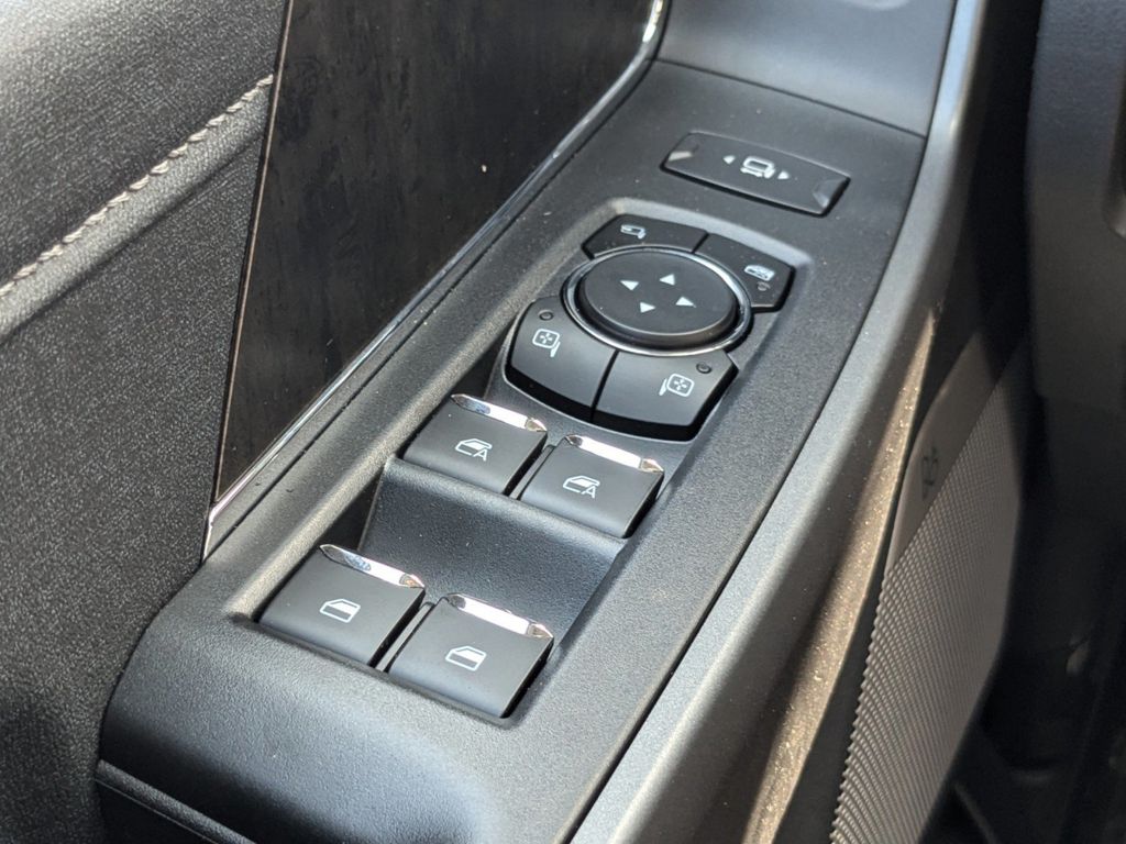 2025 Ford F-550 Chassis LARIAT