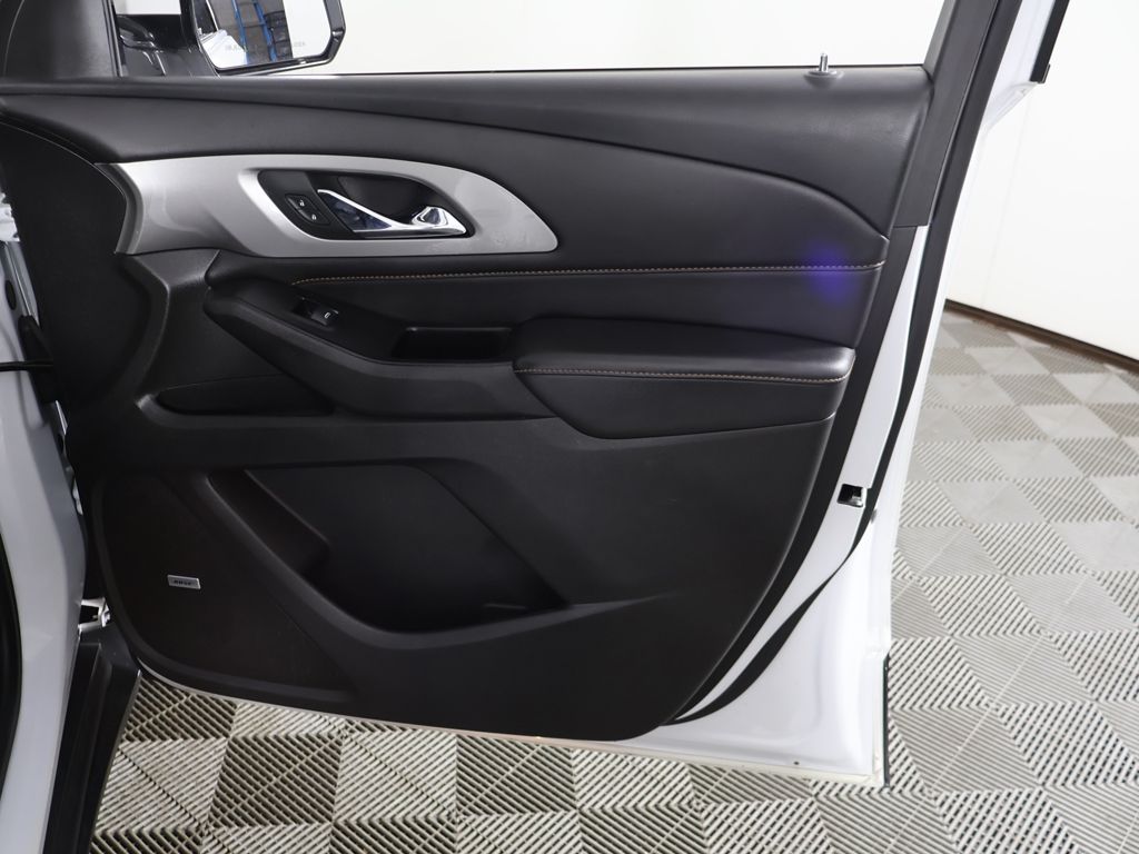 Used 2018 White Chevrolet 3LT image 25