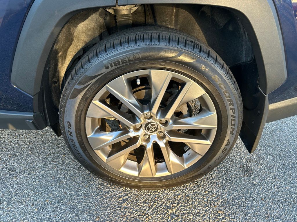 Thumbnail: 2021 Toyota RAV4 - 9