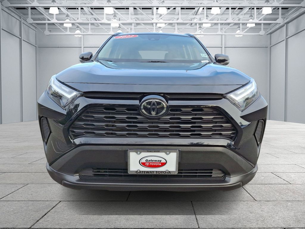 2022 Toyota RAV4 XLE 2