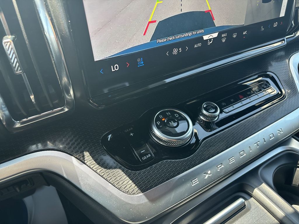 New 2026 Glacier Gray Metallic Tri-Coat Ford Platinum® image 23