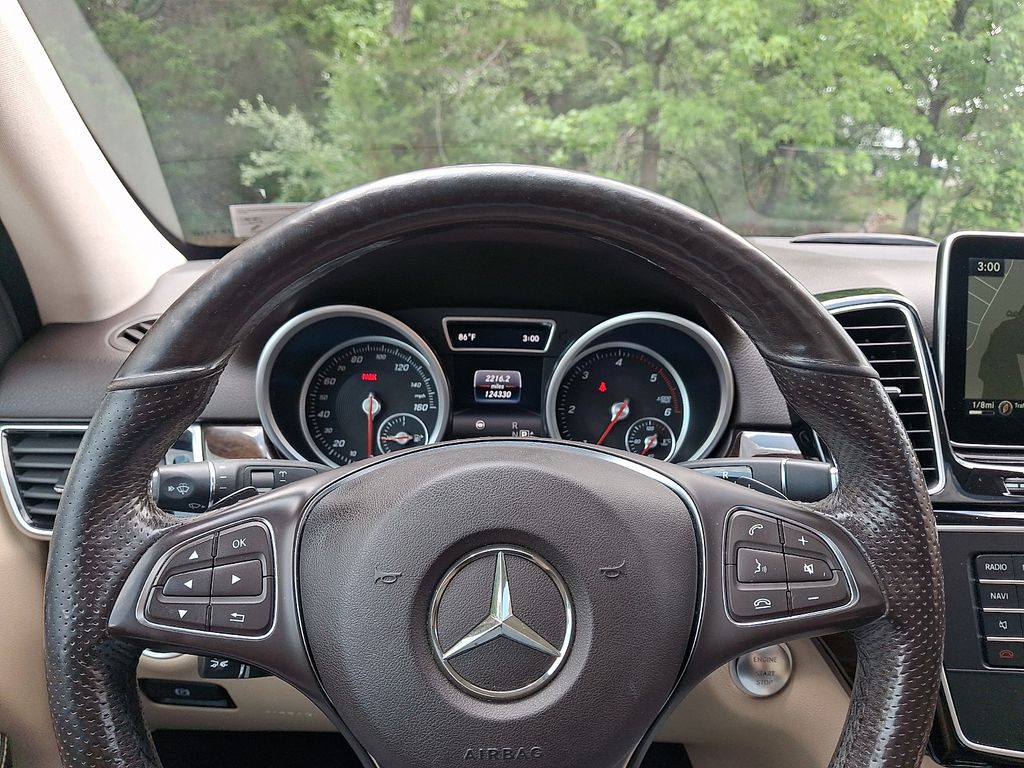 Thumbnail: 2016 Mercedes-Benz GLE - 20