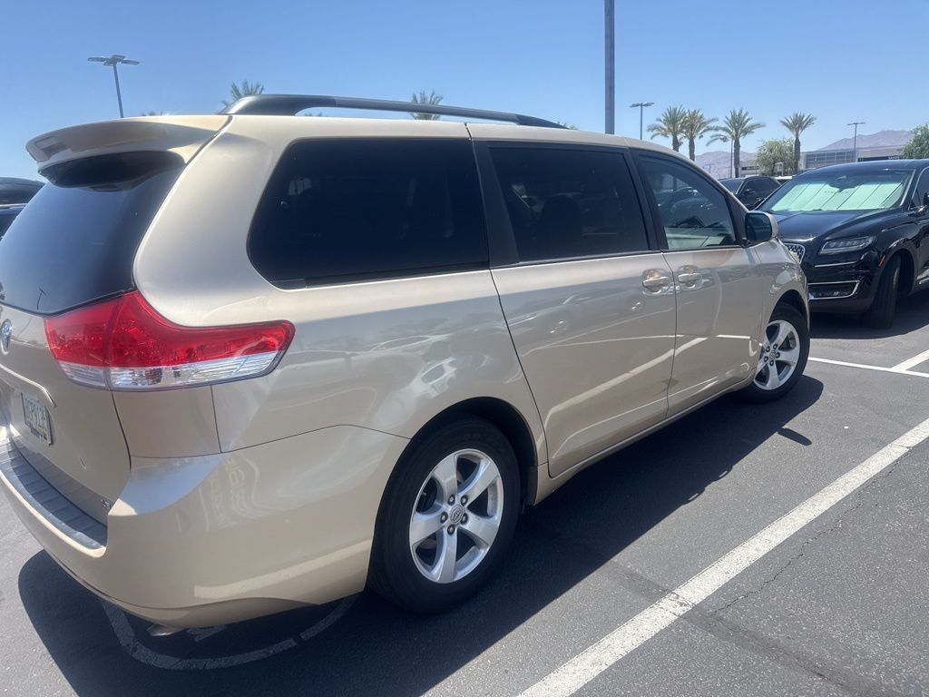 Thumbnail: 2014 Toyota Sienna - 3