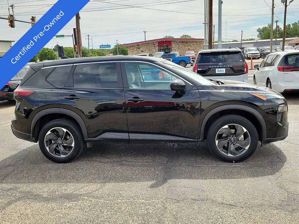 2025 Nissan Rogue SV - 11
