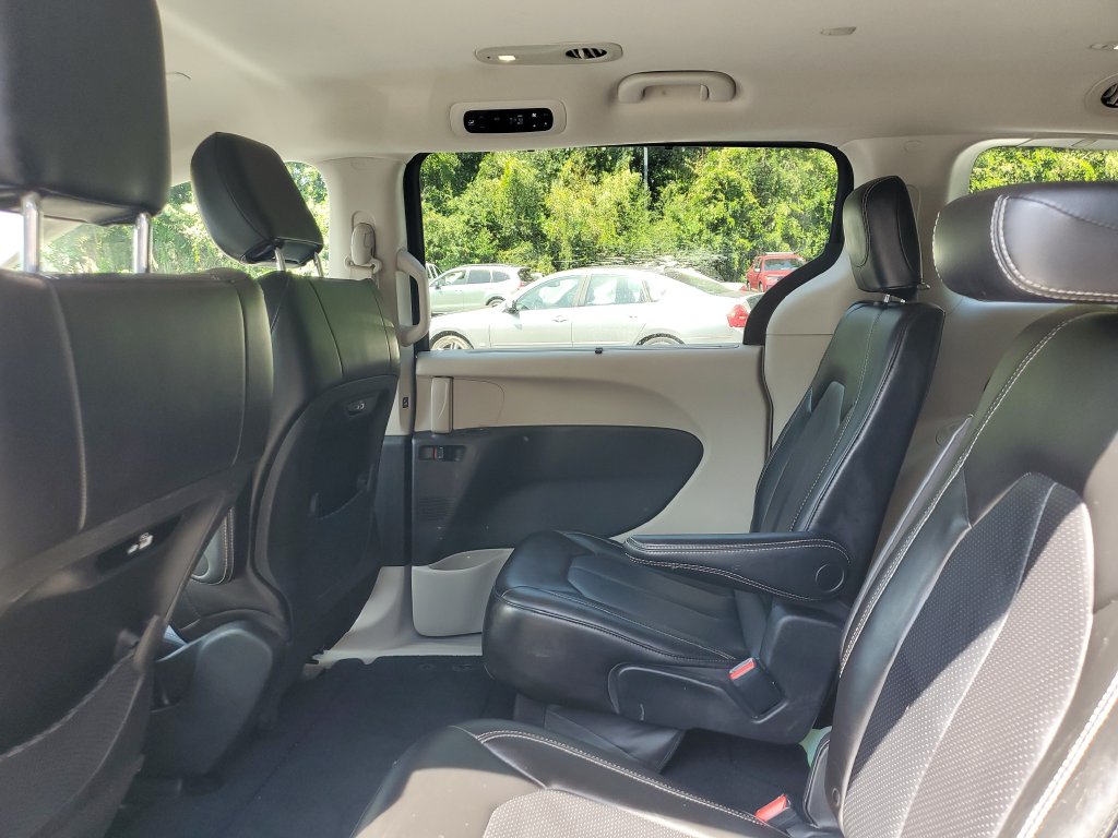Used 2023 Chrysler Pacifica Van