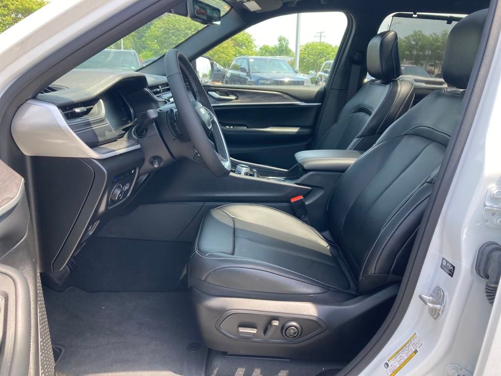 New 2024 White Jeep 4xe image 10