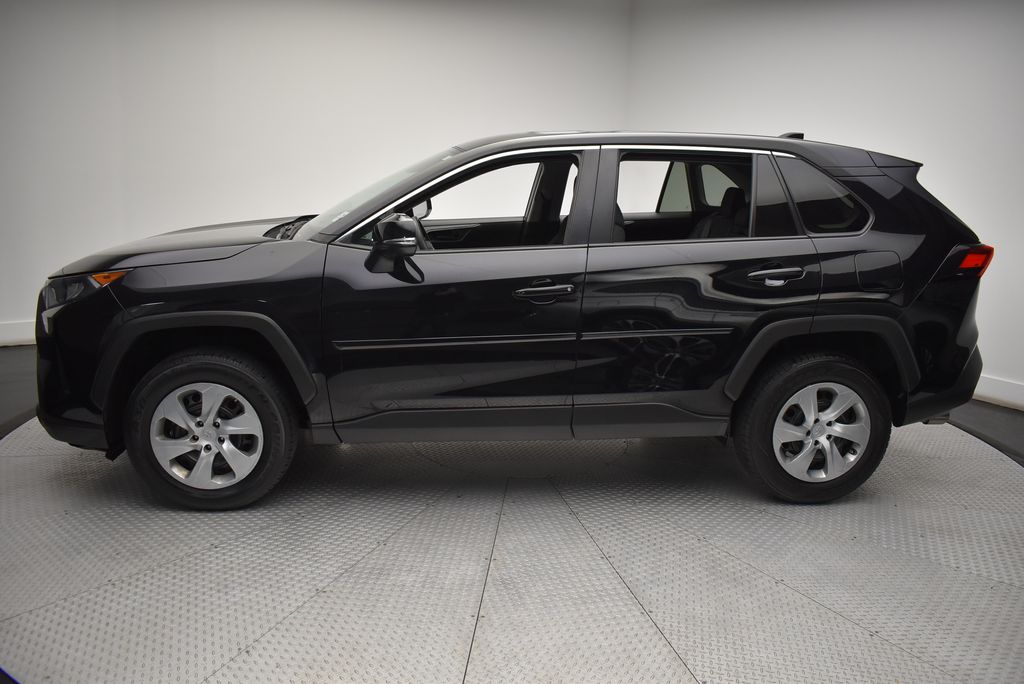 2022 Toyota RAV4 LE 8