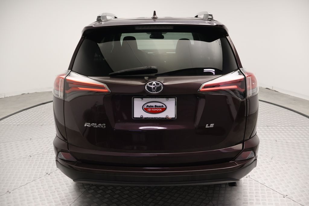Thumbnail: 2018 Toyota RAV4 - 10