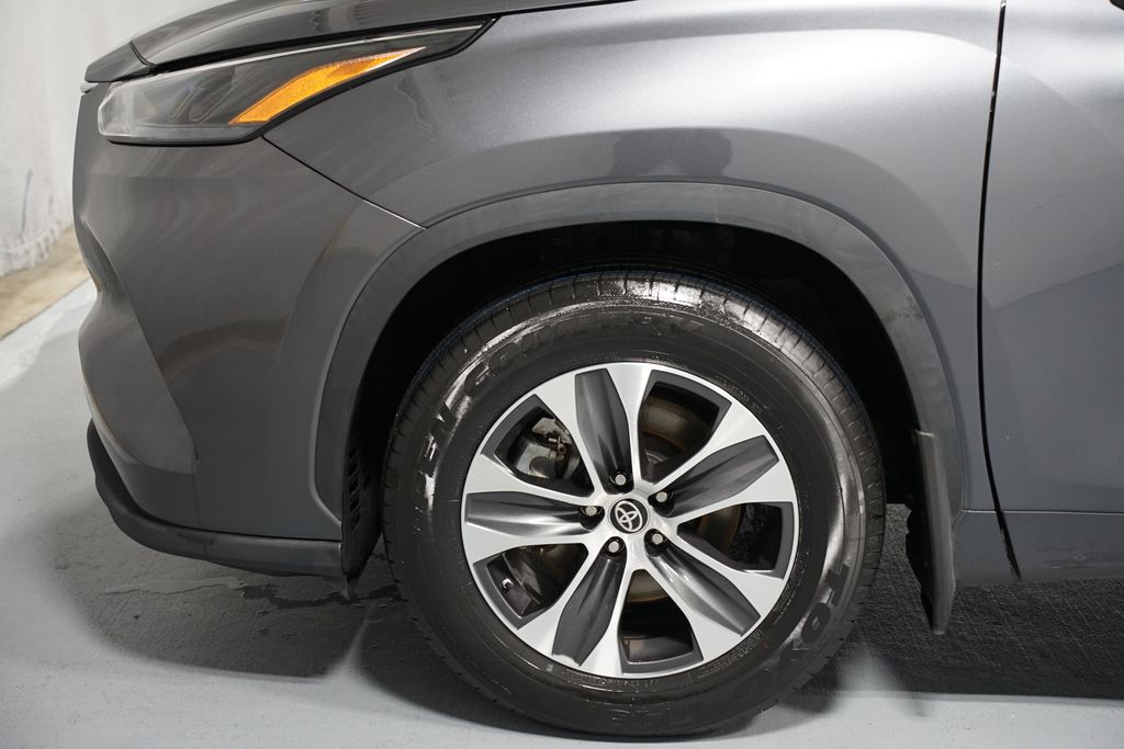 Thumbnail: 2023 Toyota Highlander - 5