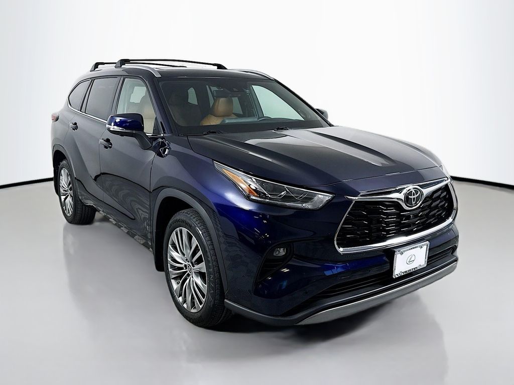 Thumbnail: 2024 Toyota Highlander - 3