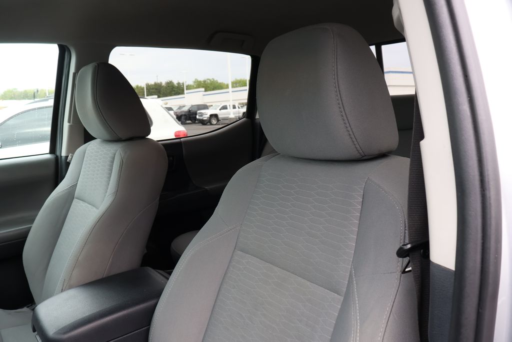 2019 Toyota Tacoma SR 14