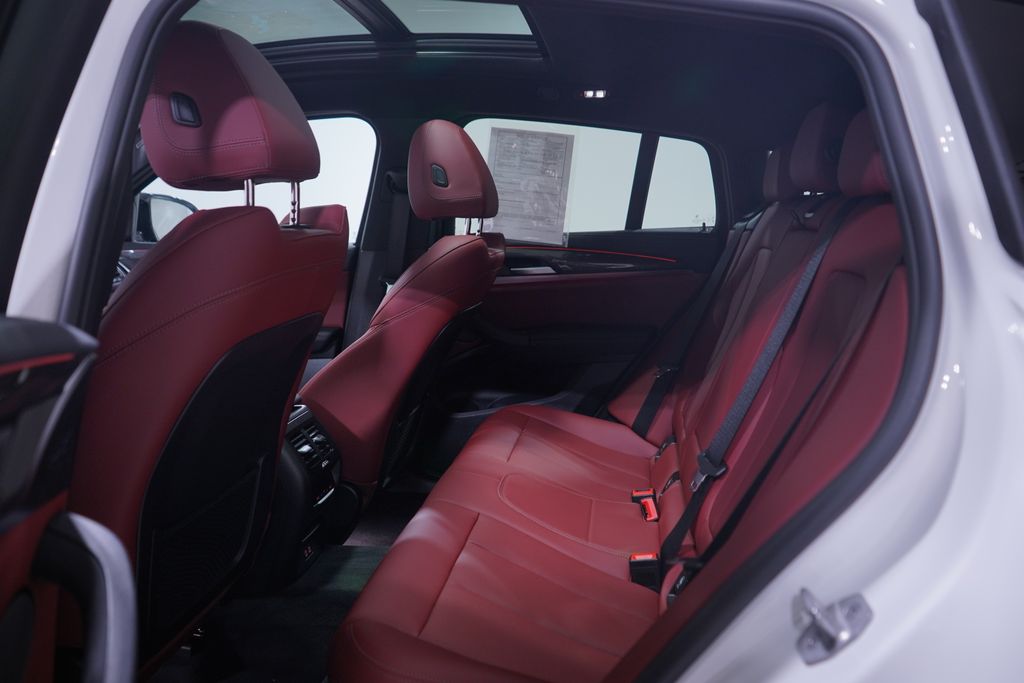 Thumbnail: 2025 BMW X4 - 9