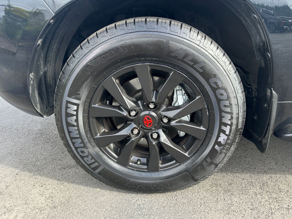 2016 Toyota Land Cruiser Base