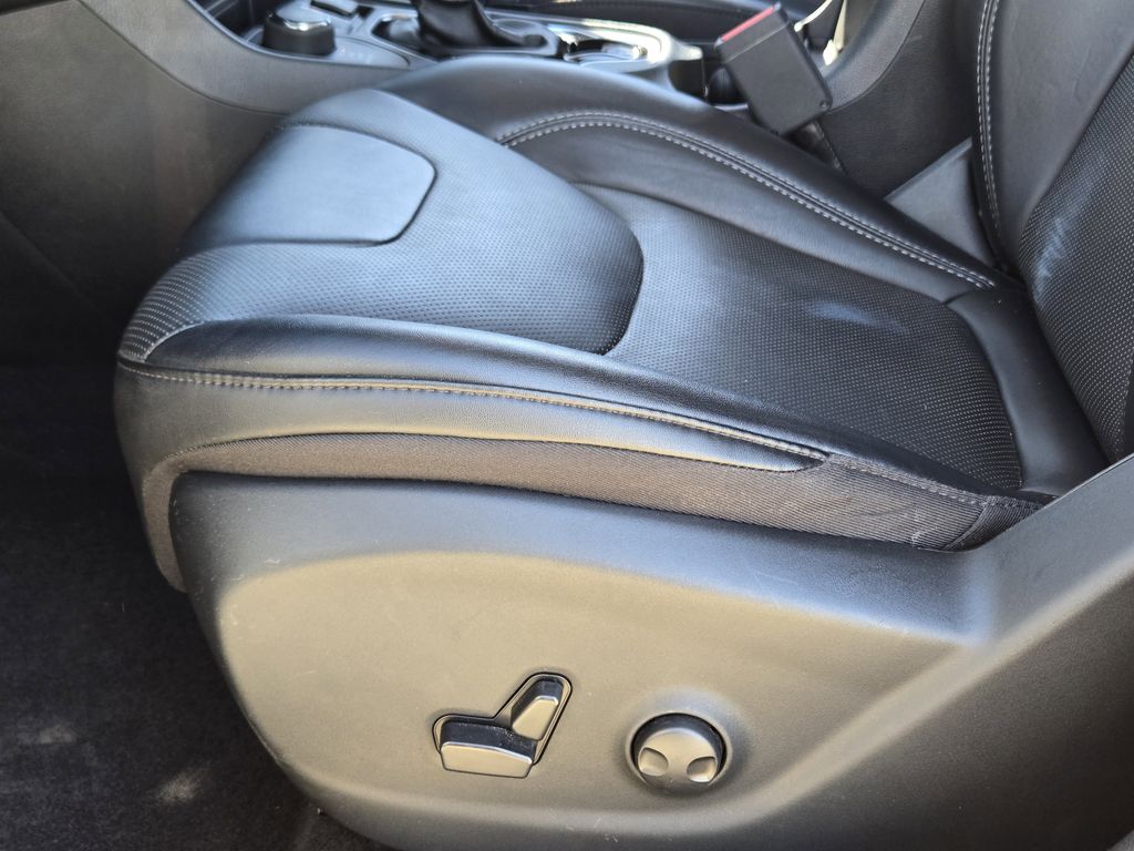 used 2023 Jeep Cherokee car, priced at $21,392