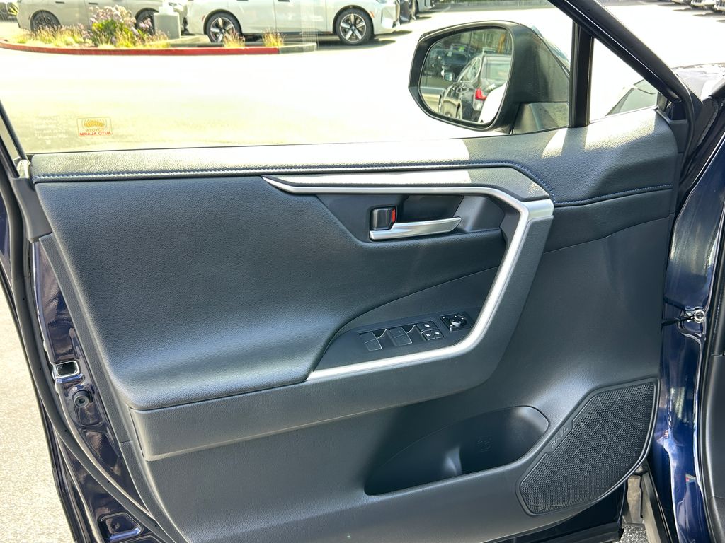 Thumbnail: 2021 Toyota RAV4 - 11