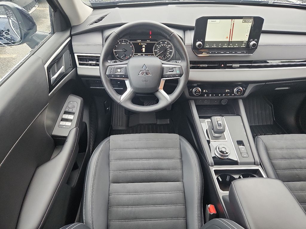 Thumbnail: 2024 Mitsubishi Outlander - 11