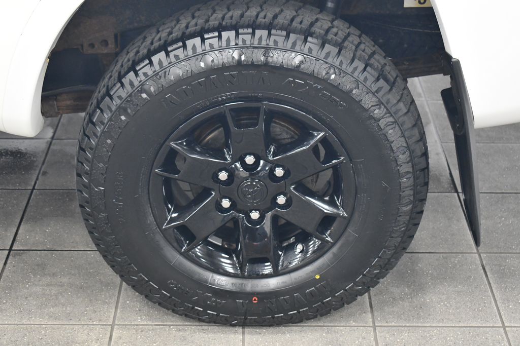 Thumbnail: 2015 Toyota Tacoma - 8