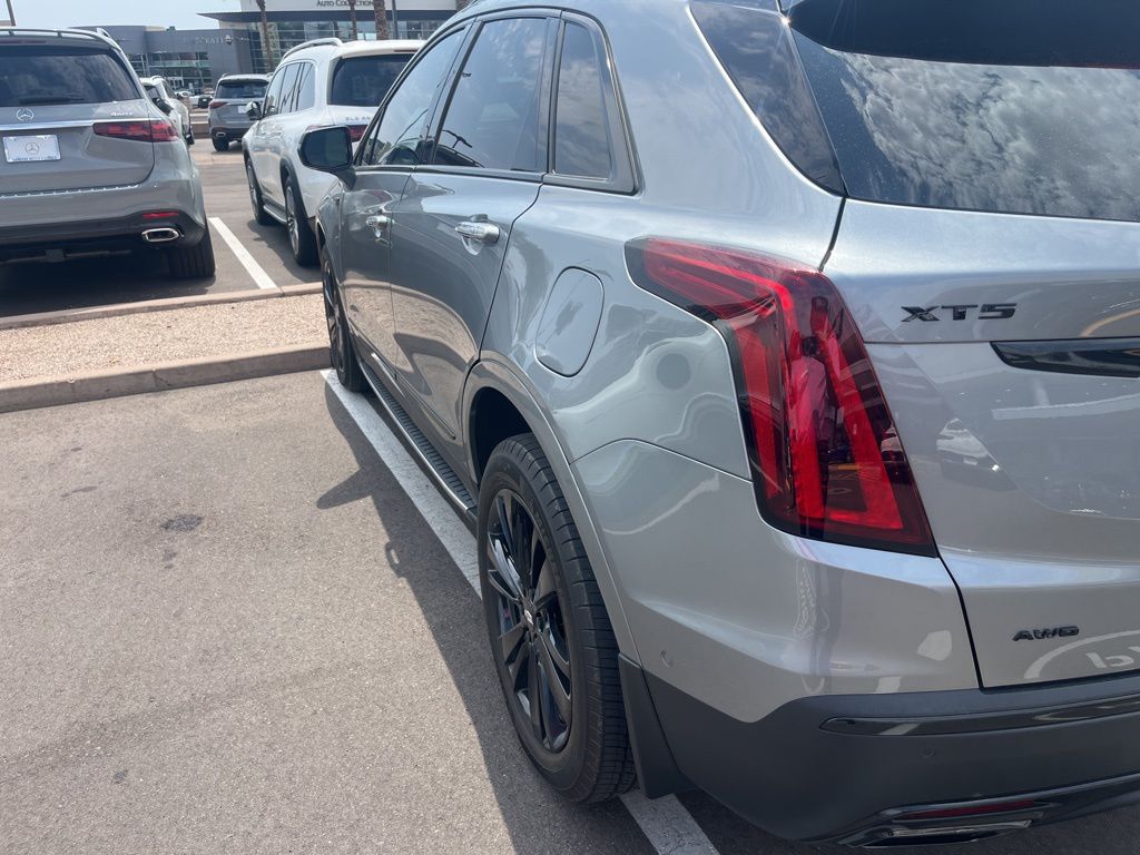 Thumbnail: 2023 Cadillac XT5 - 4