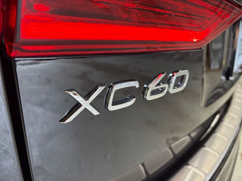 Thumbnail: 2024 Volvo XC60 - 12
