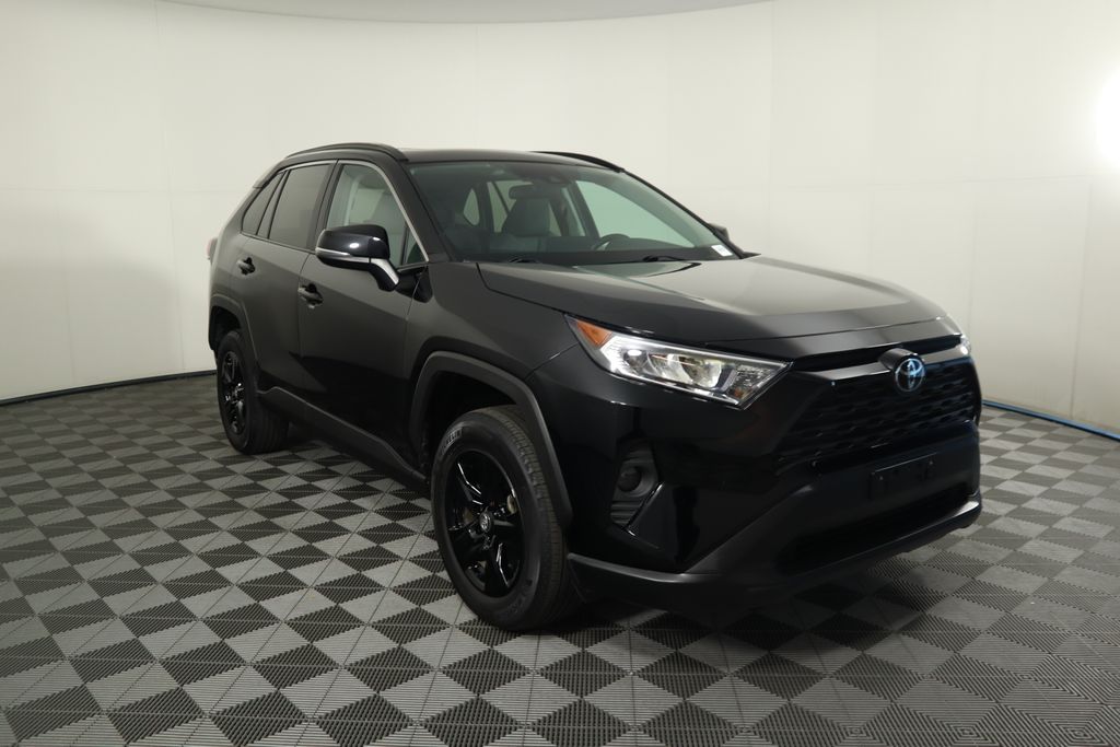 2020 Toyota RAV4 XLE 3