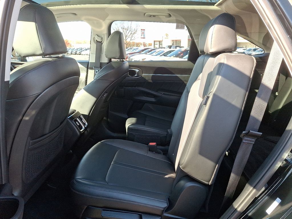 Thumbnail: 2024 Kia Sorento - 10