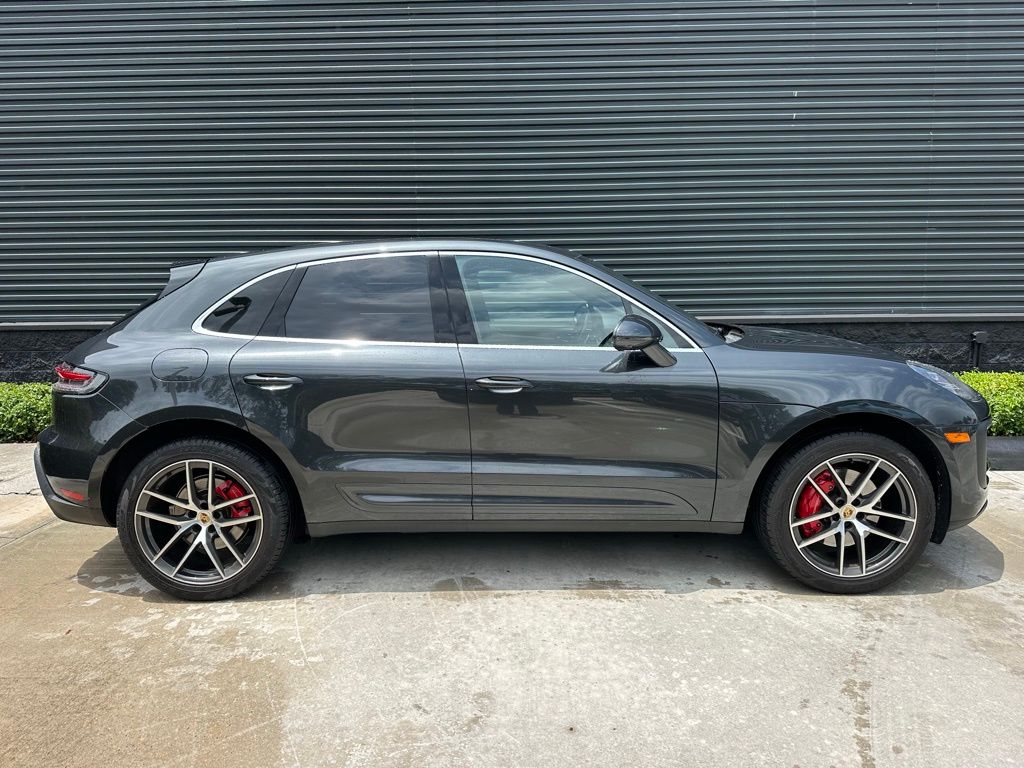 Thumbnail: 2023 Porsche Macan - 10