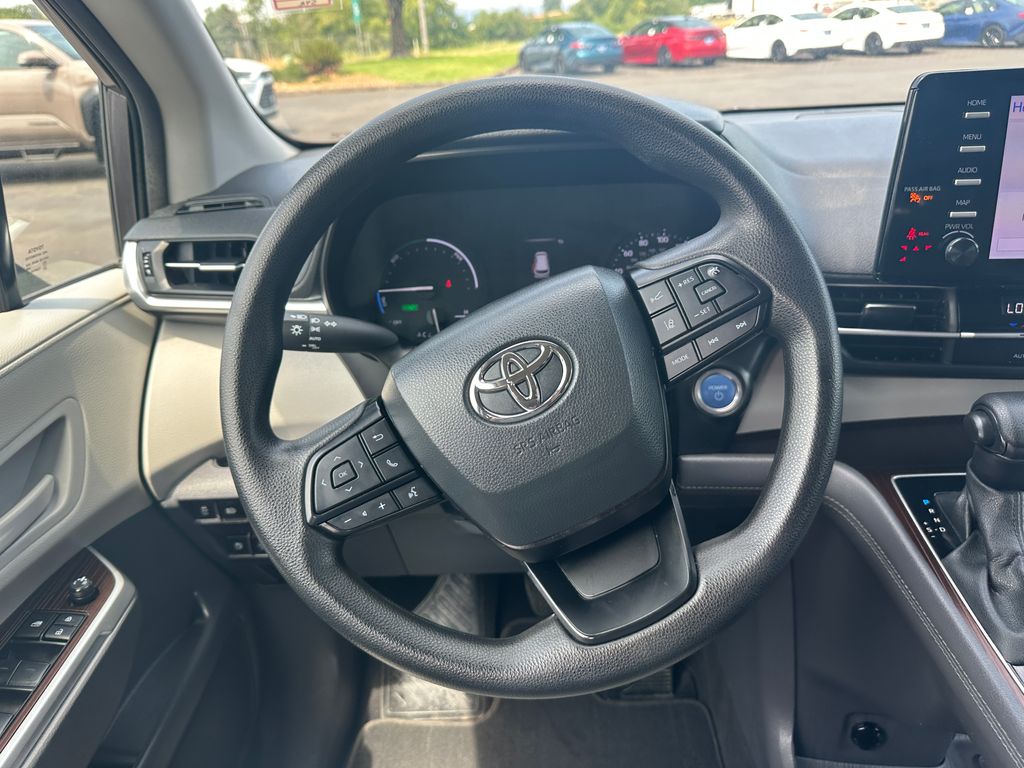 2024 Toyota Sienna LE