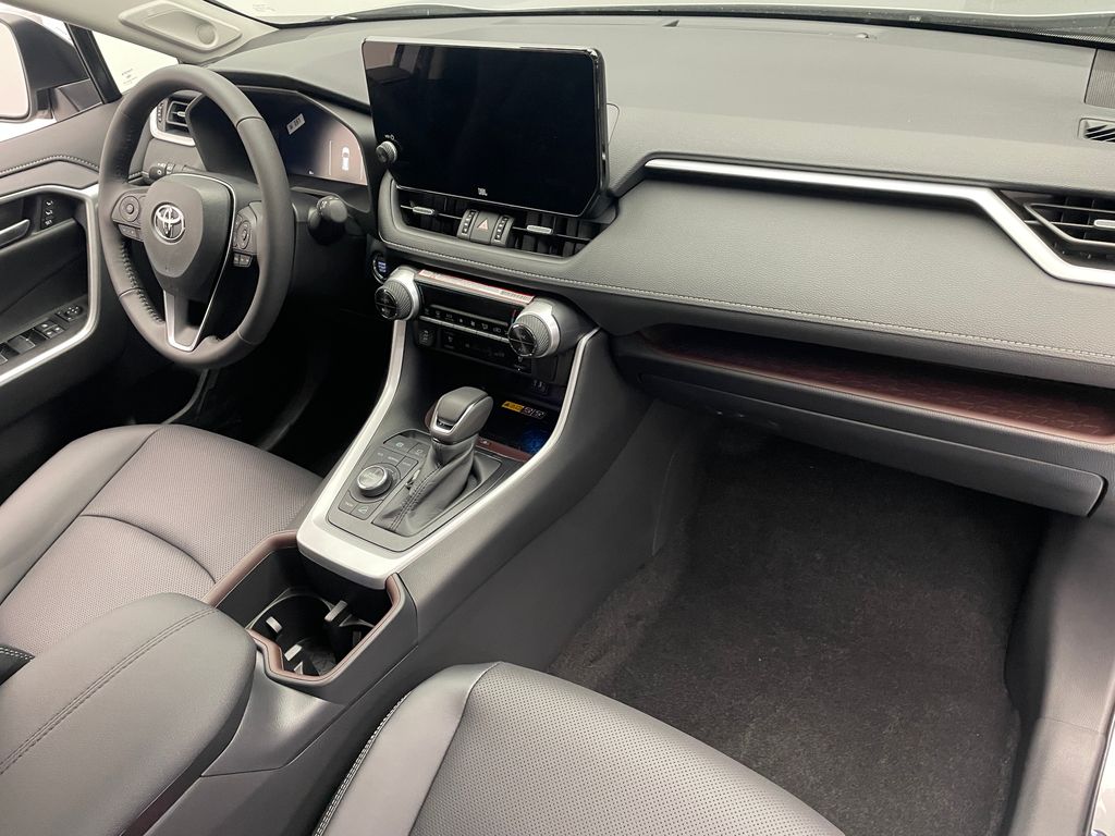 Thumbnail: 2025 Toyota RAV4 - 17