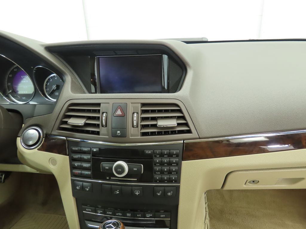 Thumbnail: 2010 Mercedes-Benz E-Class - 14