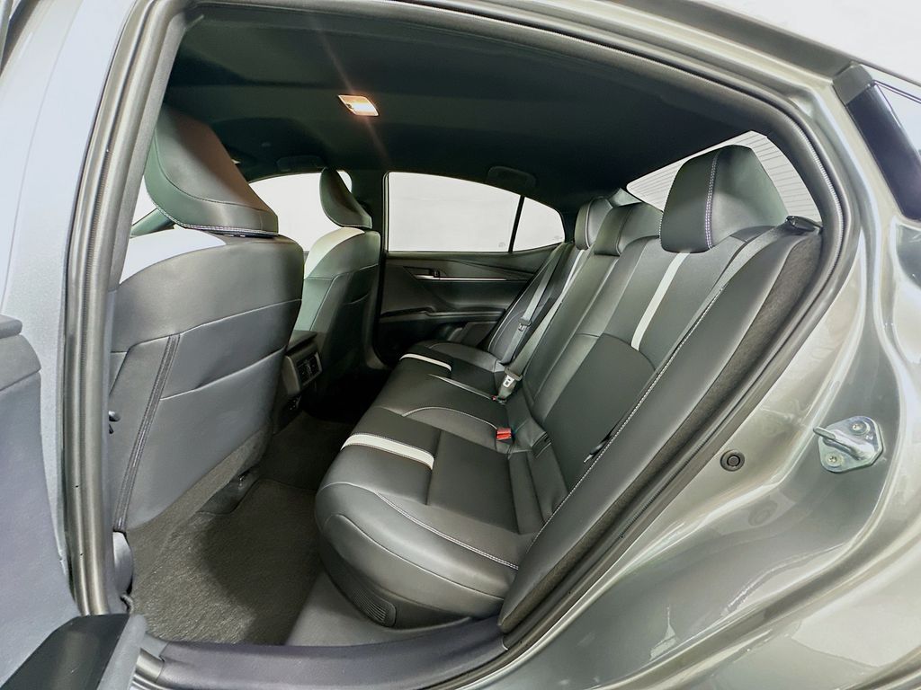 2025 Toyota Camry SE 23