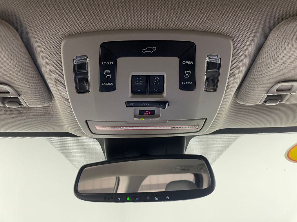 Thumbnail: 2022 Toyota Sienna - 31