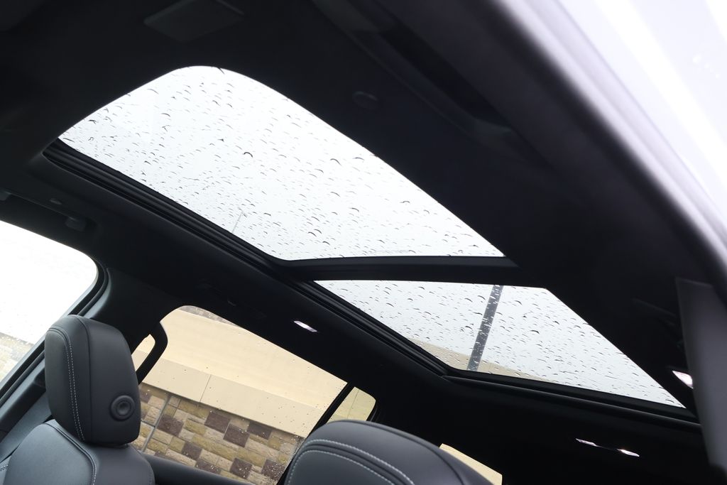 Thumbnail: 2026 Chevrolet Traverse - 16