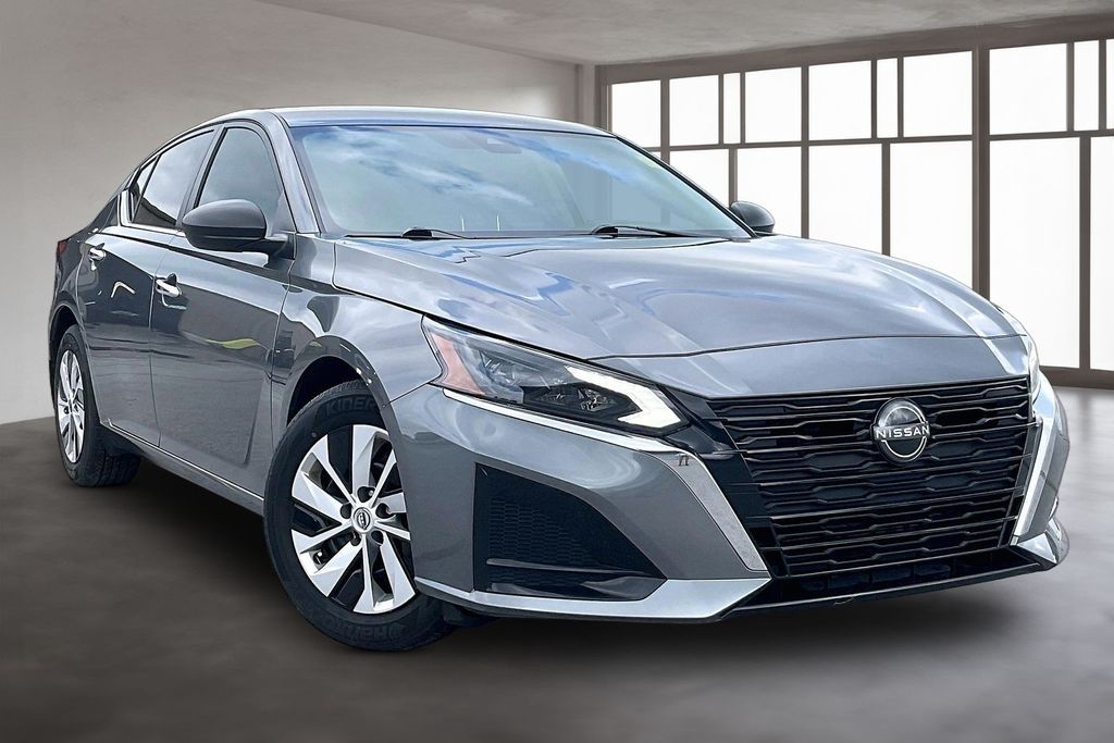 Used 2024 Nissan Altima Sedan